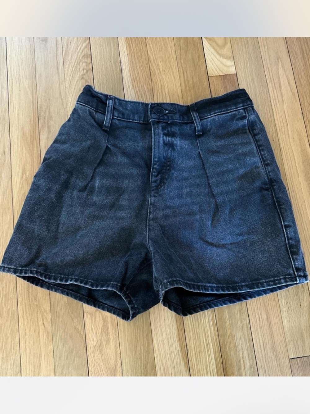 EXPRESS black high-waisted black denim shorts in a size XS
